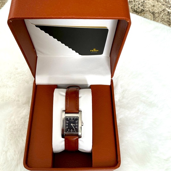 Authentic FENDI ladies wristwatch 🖤🧡 - Picture 6 of 12